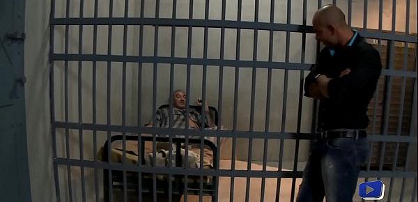  Jeune prostituée se fait baiser pour éviter la prison